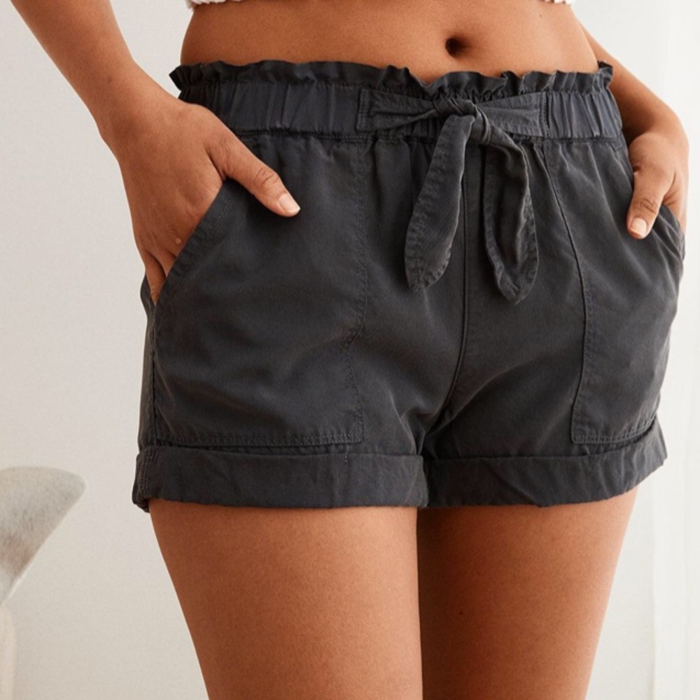 NWOT American Eagle Camp short, size large.